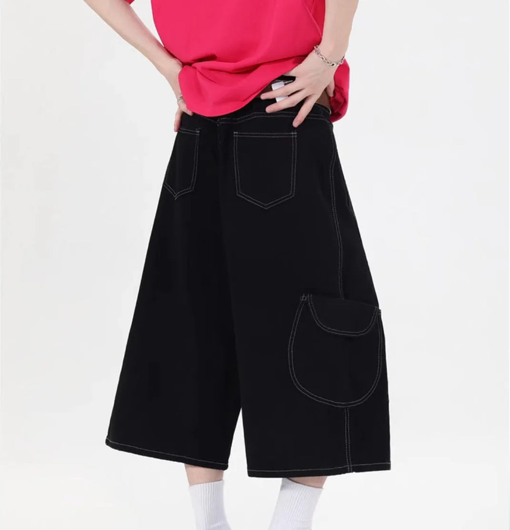 Women's retro multi-pocket denim shorts in wide leg cropped style