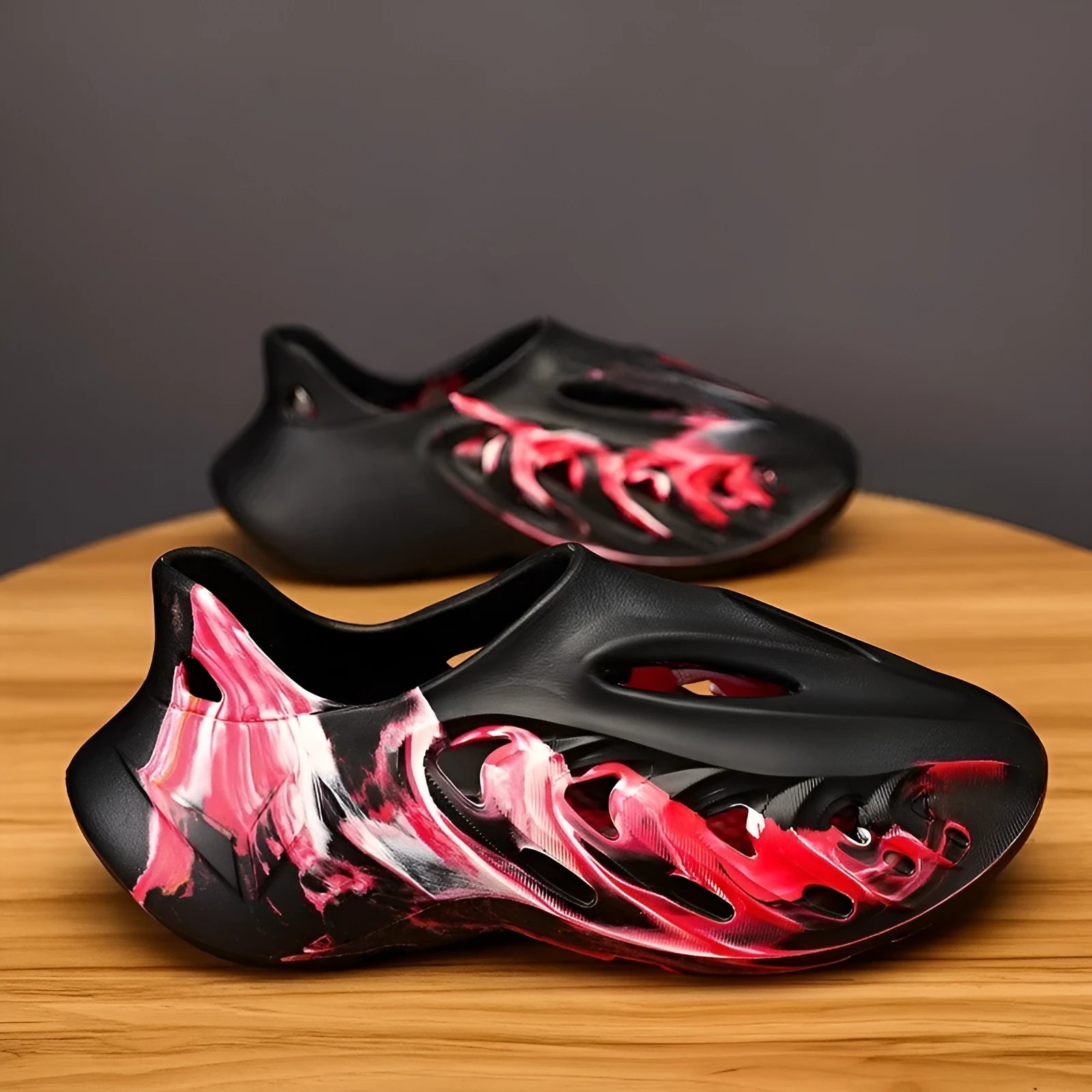 Men's camouflage coconut hole shoes in black camo pattern – EVA lightweight beach sandals with round toe and lace-up closure