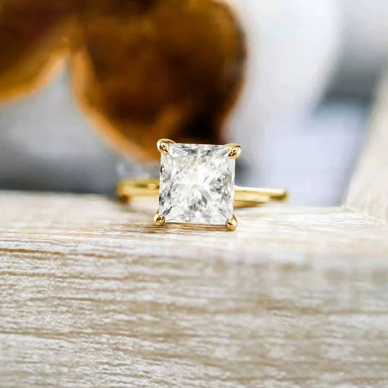925 silver geometric ring with round zirconium detail in silver, gold, or rose gold colour.