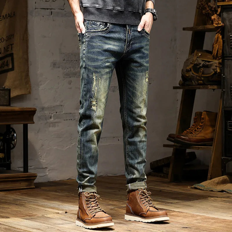 Men's stretch jeans in retro colour with zip fly and skinny fit
