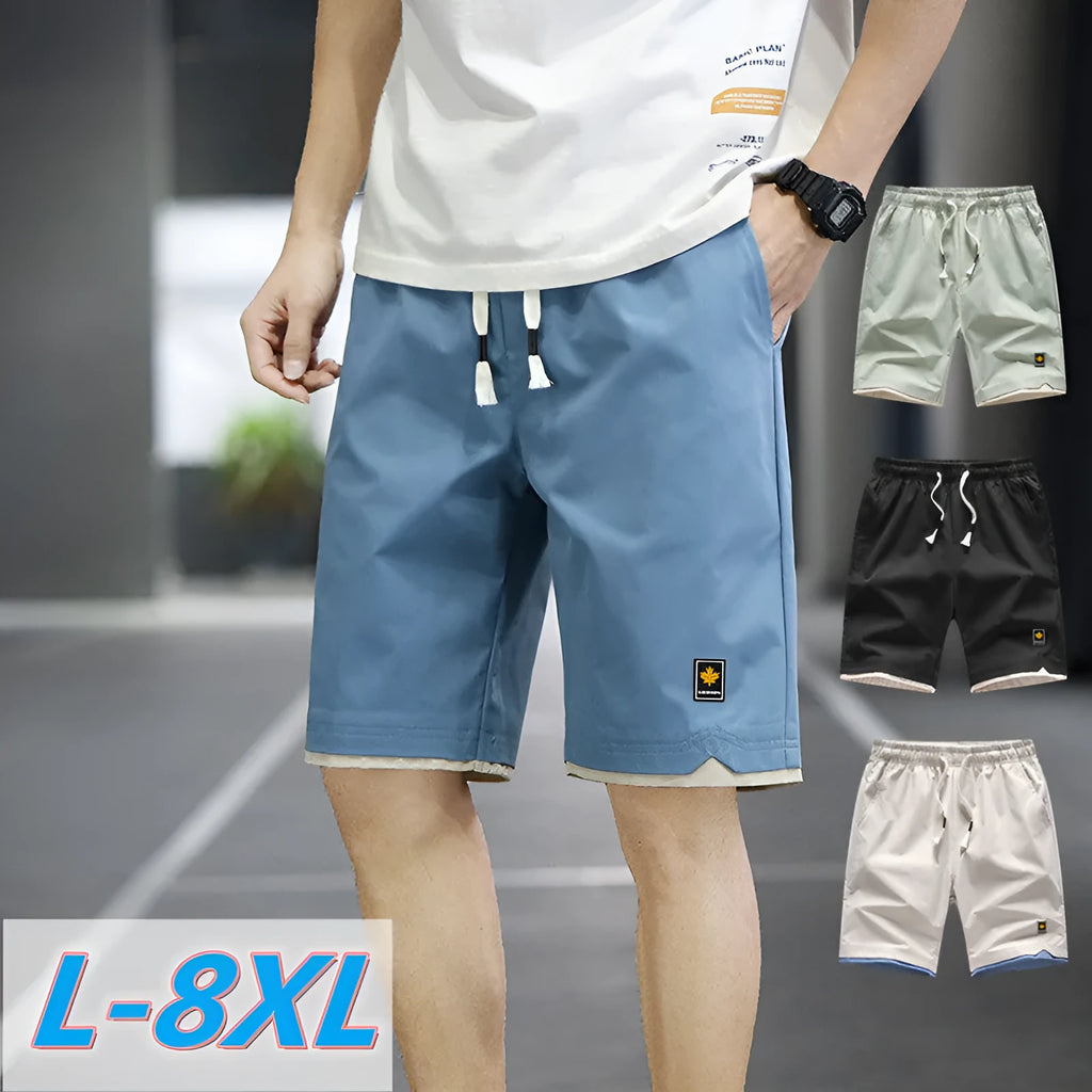 Man wearing loose-fit khaki casual shorts in a South Korean style.