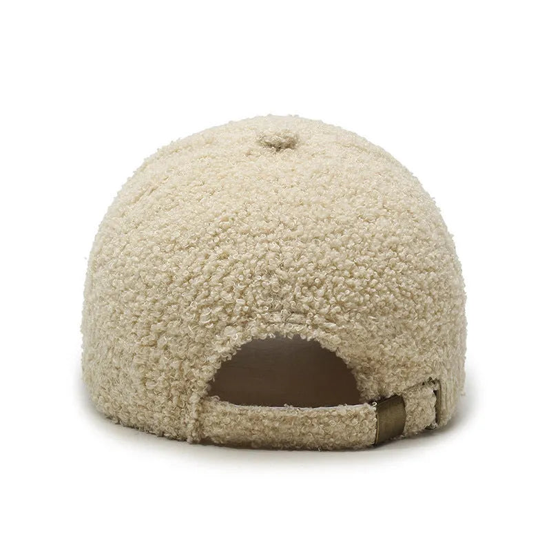 Winter baseball cap in machine-embroidered polyester with adjustable strap and dome crown in seven colour options