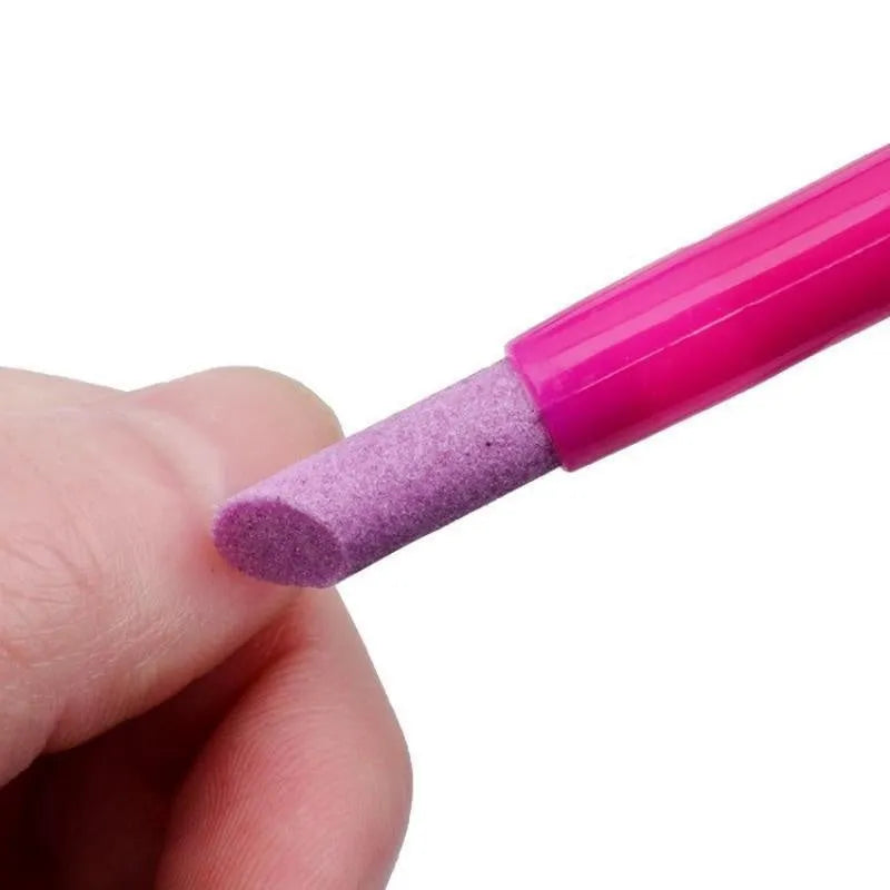 Plastic pen exfoliating tool with 45-degree polishing stick for nail edge dead skin removal, 20g, random colour