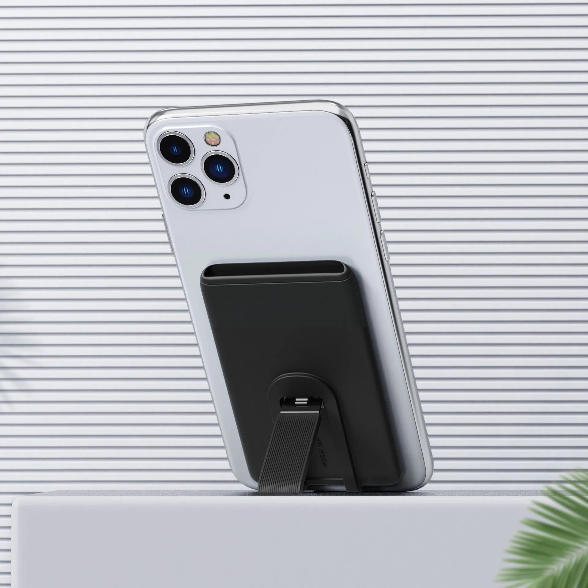 Black silicone phone case bracket with card slot for hands-free use, 5.8 x 9.4 cm