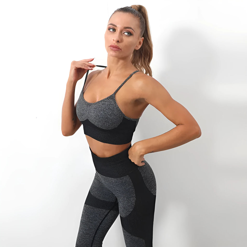 Women's seamless knitted sling sports bra and yoga trousers set in solid colour for fitness