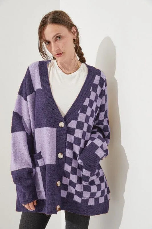 Loose slim fit printed checks knitwear cardigan in grey colour with regular sleeves