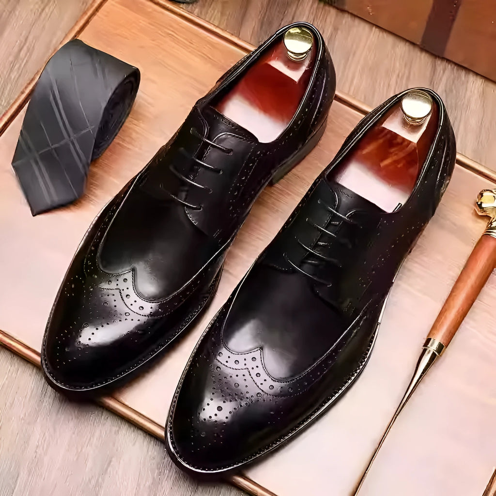 Men's black pointed toe leather business shoes with British brogue carved patterns