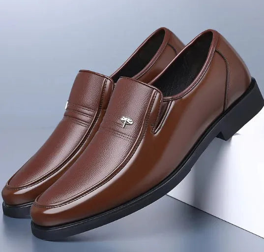 Casual Men's Leather Business Shoes with Soft Bottom, Cowhide Upper, Rubber Sole, Stitching Details, Breathable, Non-Slip, Wear-Resistant, Low Top, Four Seasons Style, Black or Brown, Sizes 37-48