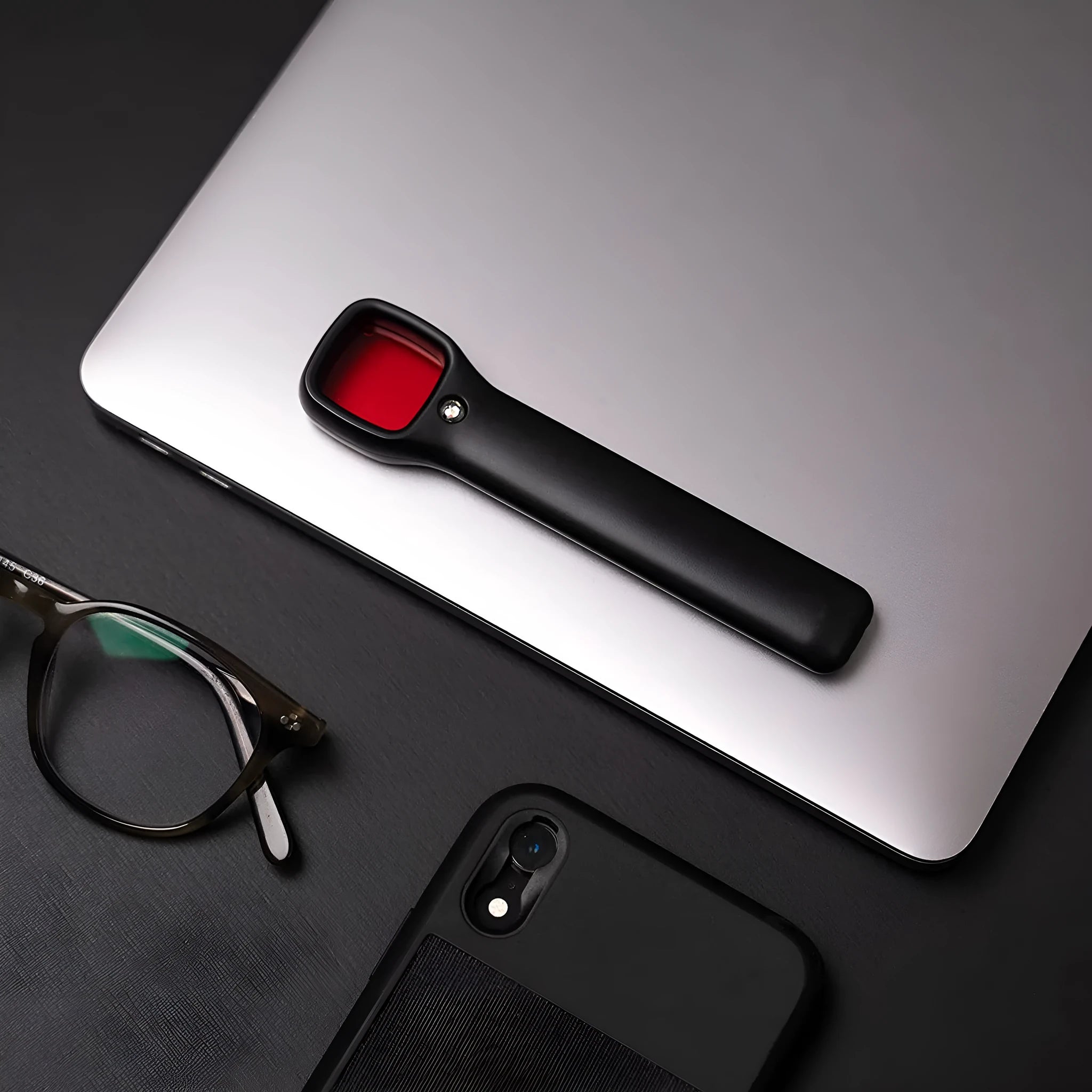 Black anti-theft anti-surveillance detector with USB charging port, dimensions 130x31x13mm