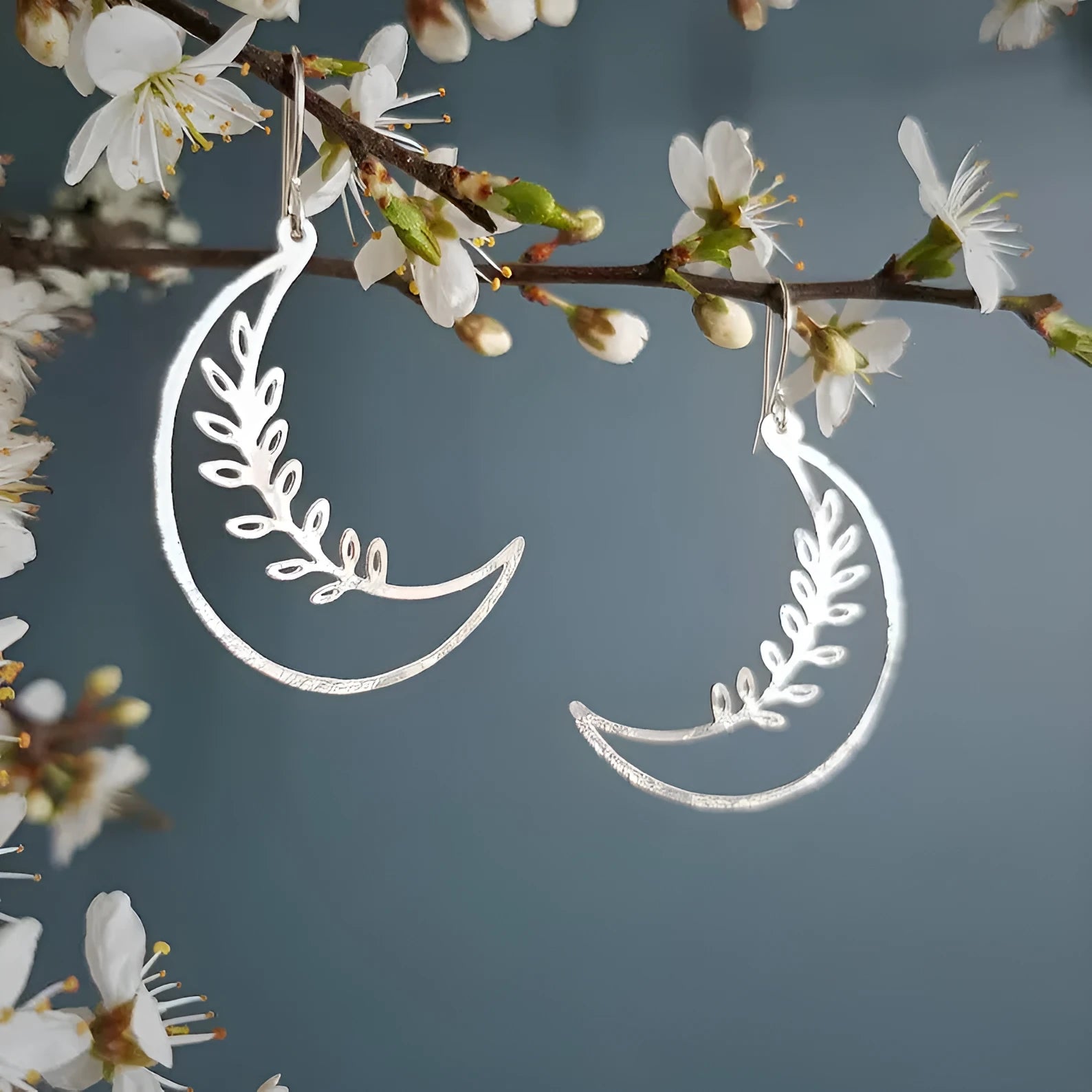 Retro moon pendant earrings for women, alloy geometric drop style in picture colour