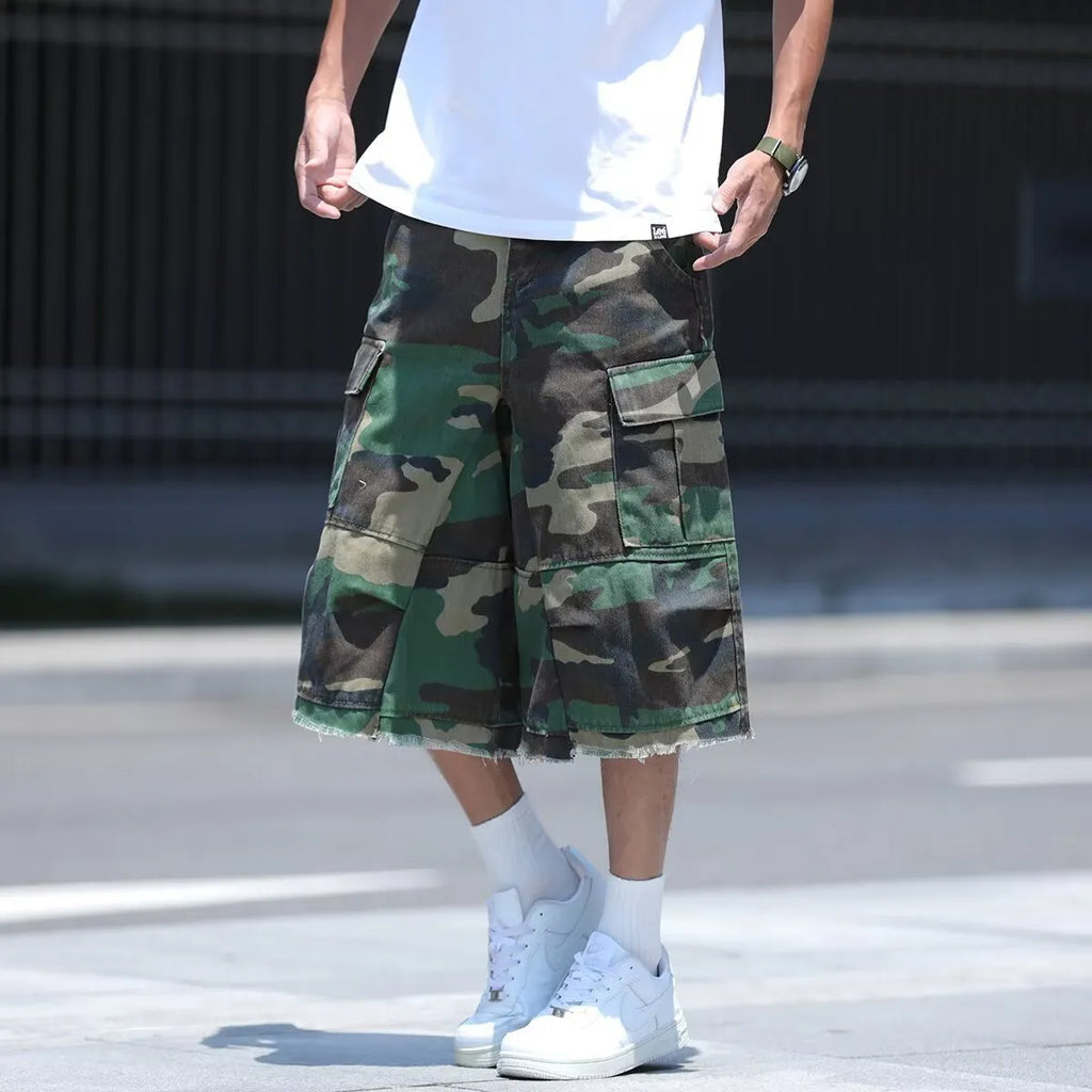 American retro workwear shorts in camouflage print with cotton-polyester fabric and loose fit design