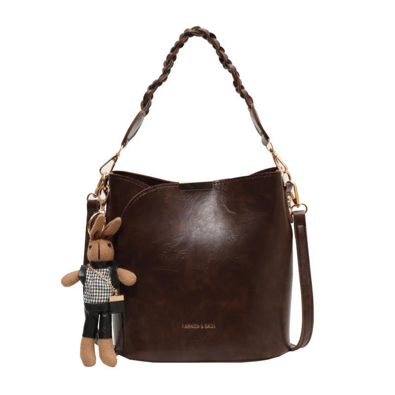Women's retro messenger bag in PU leather, brown colour, 21x11x21 cm with pendant and double shoulder straps