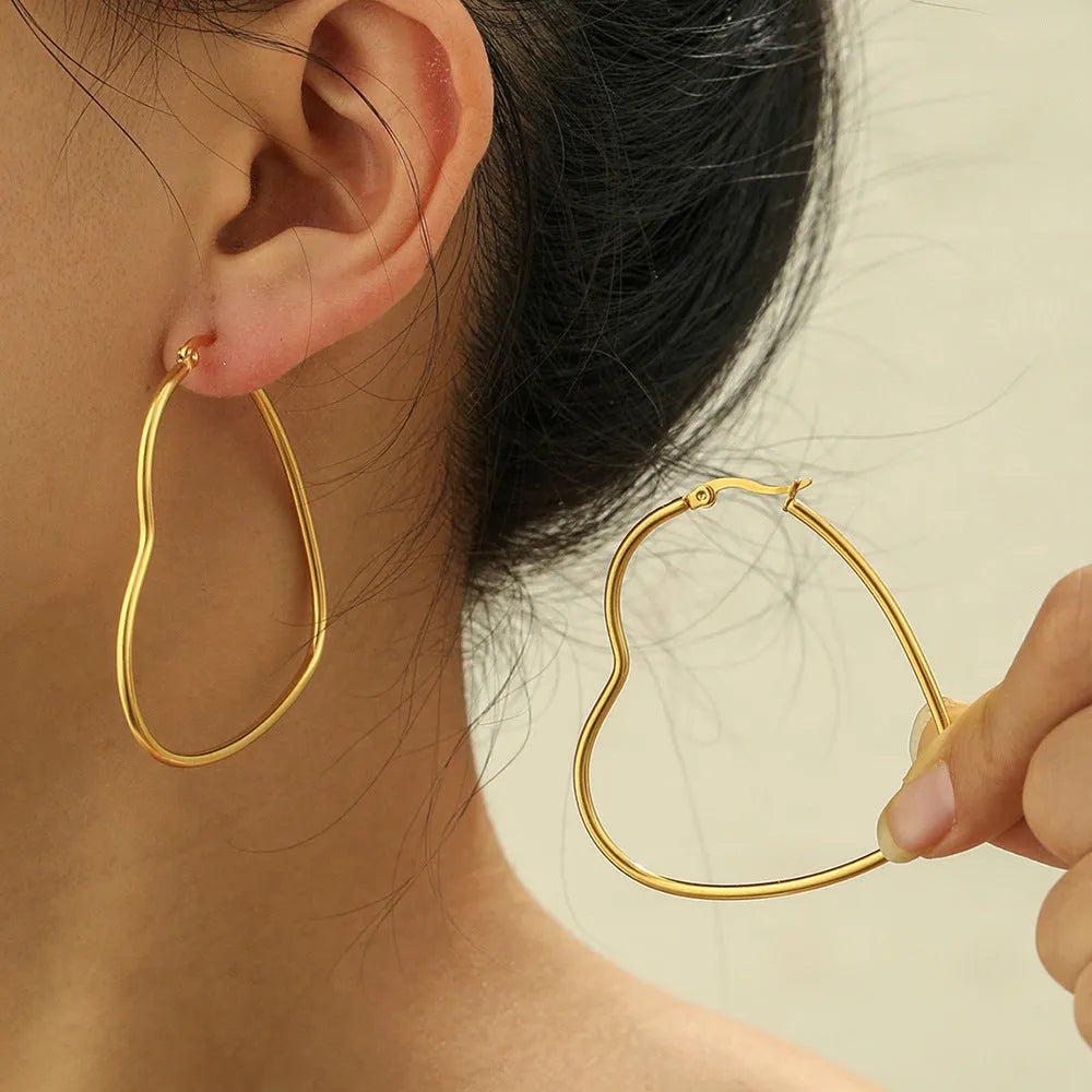 Golden metallic heart-shaped ear clip for women made from twisted electroplated stainless steel