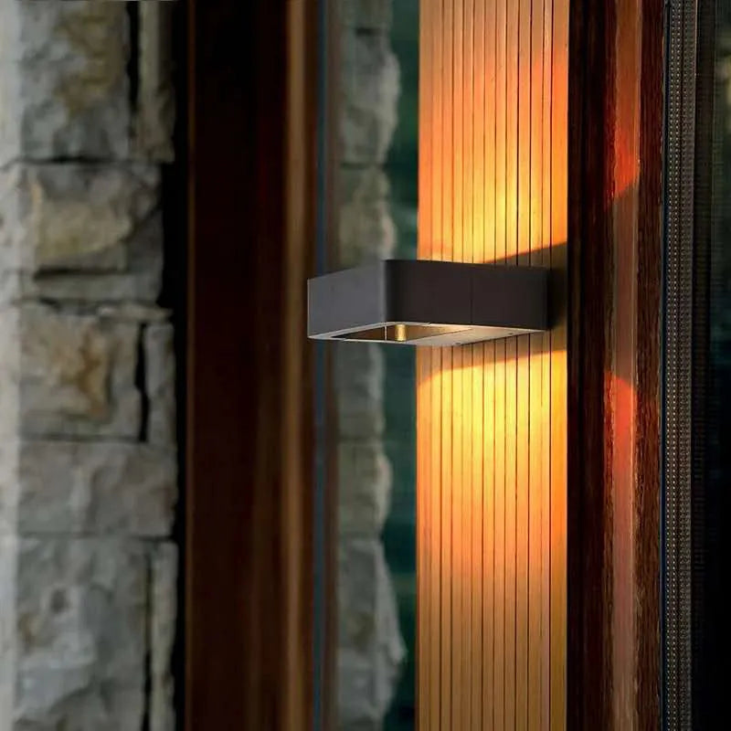 7W aluminium outdoor wall lamp with warm white 3000K light for courtyard gate