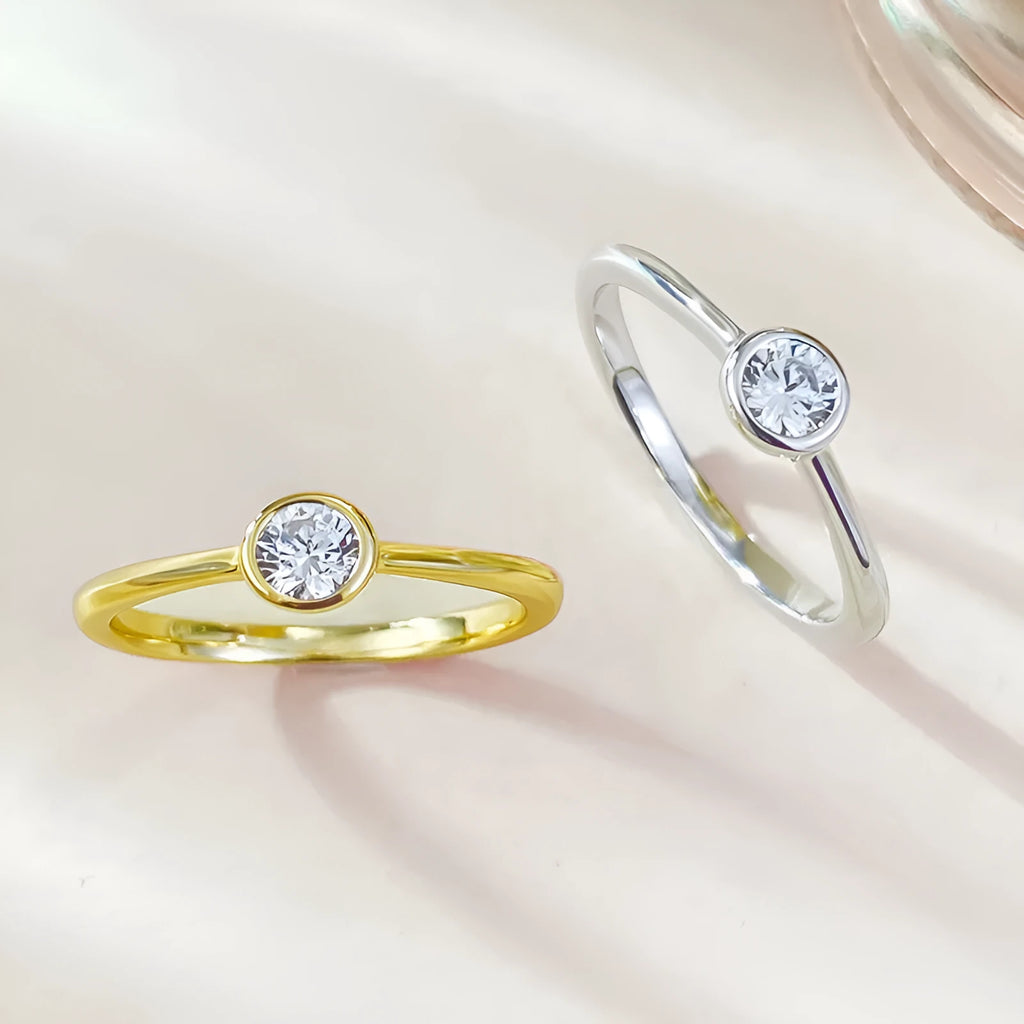 Minimalist silver crown ring with linear design in electroplated R962 gold or platinum colour.
