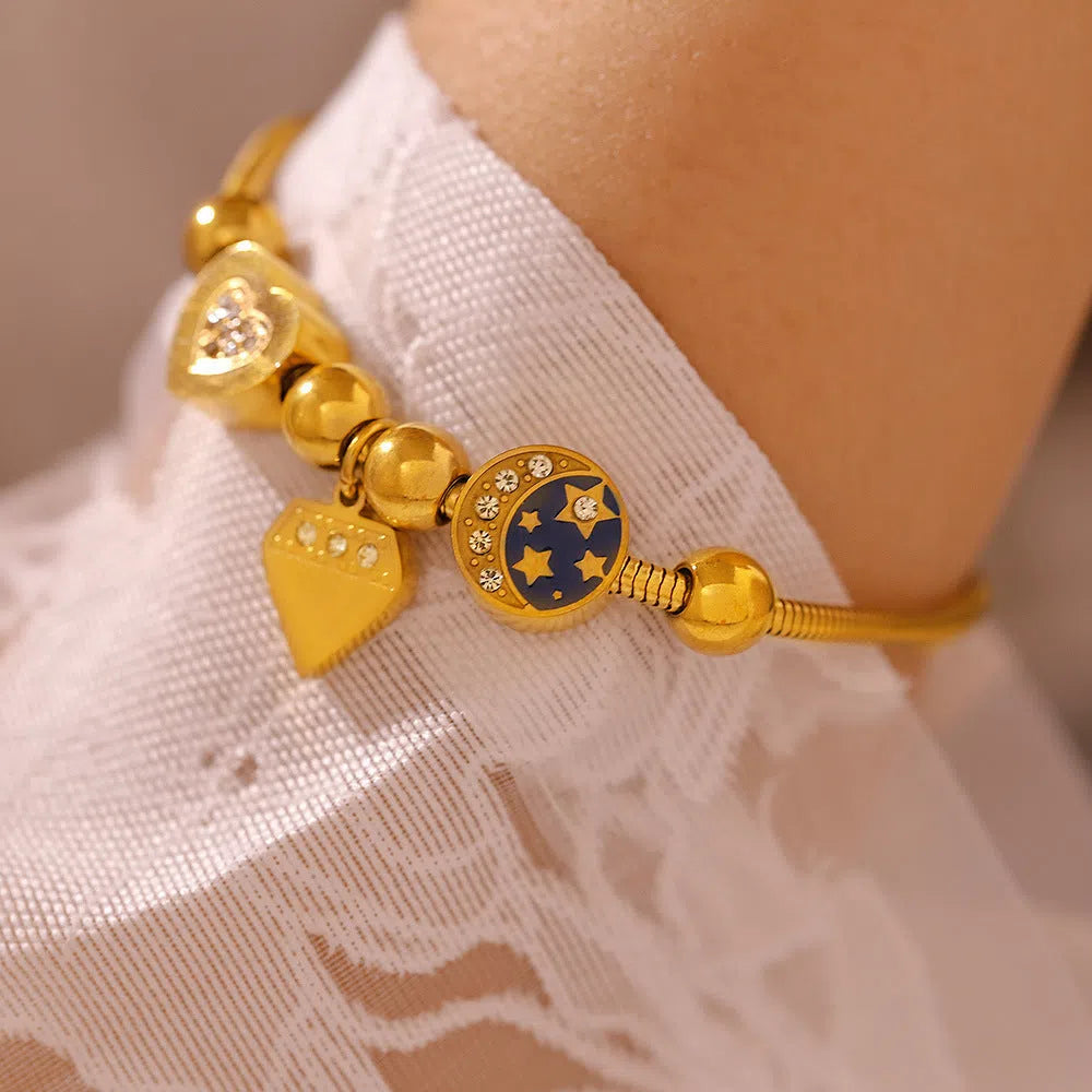 Gold stainless steel heart-shaped chain bracelet for women with drop oil finish geometric style
