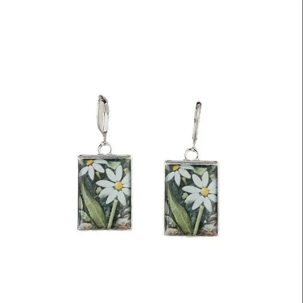 Silver alloy rectangular epoxy ear clip with little daisy floral inlay