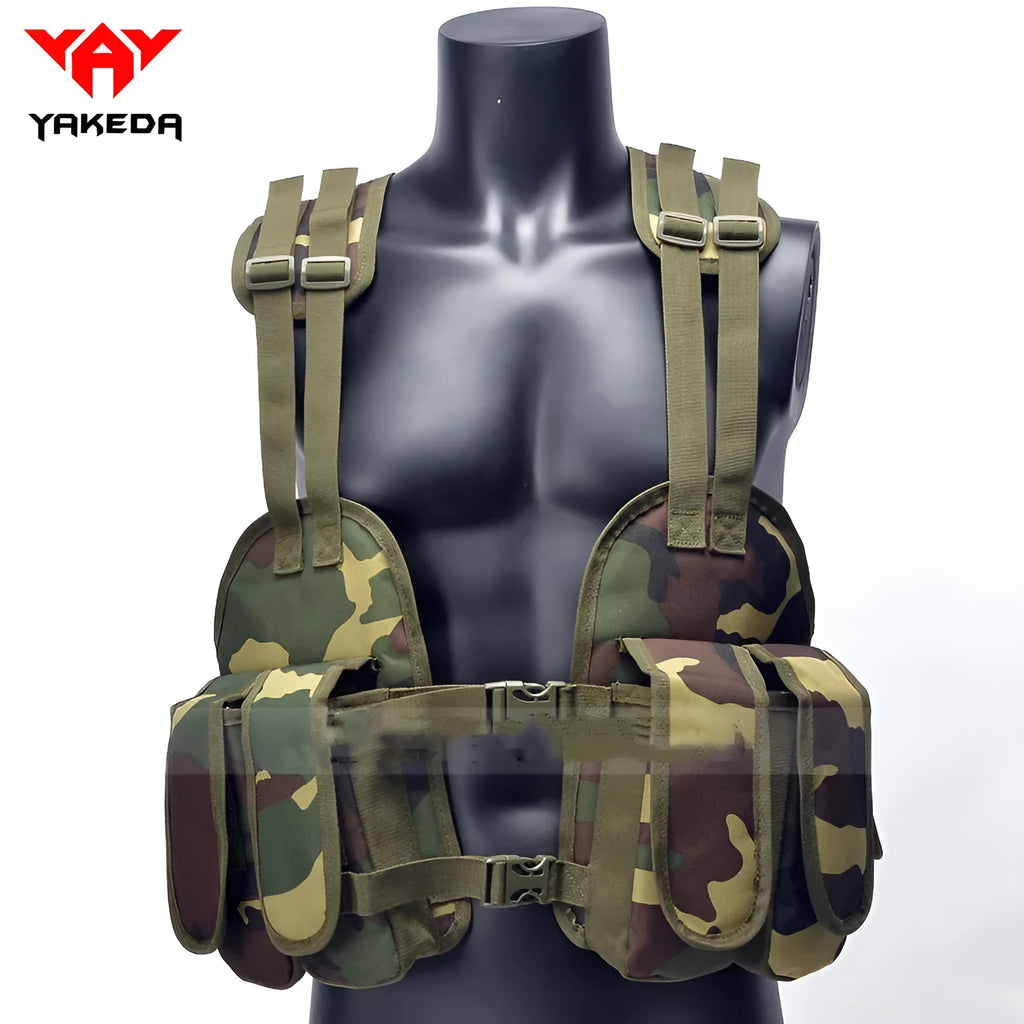 Light tactical vest in jungle camouflage, 60cm high 49cm wide, 600D polyester for camping and training