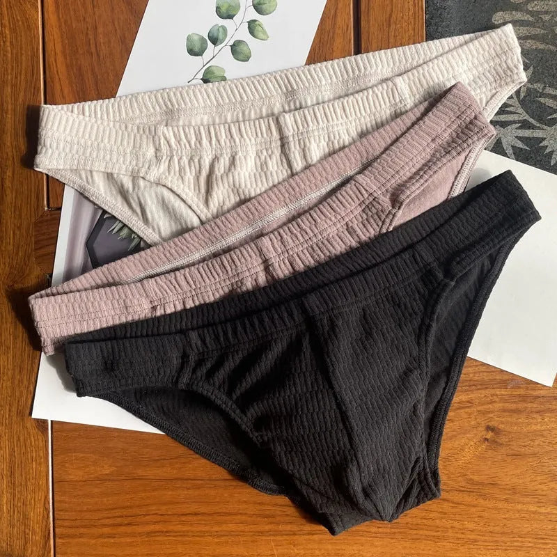 Men's solid colour cotton triangle underwear briefs with mid waist design