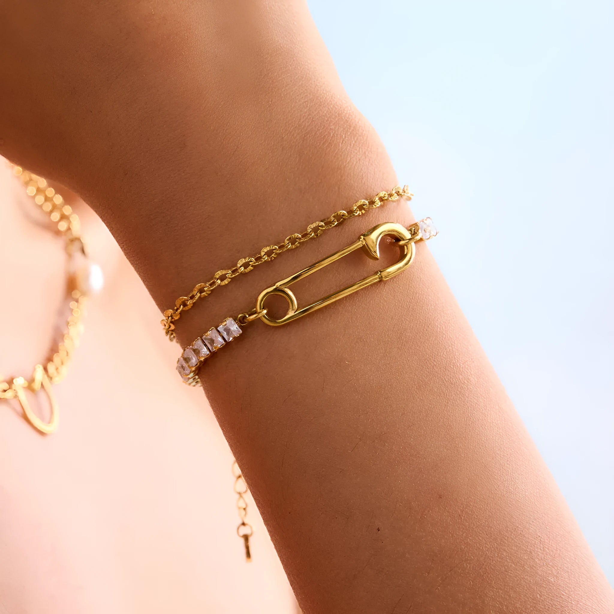 Stainless steel zircon bracelet for women with electroplated finish
