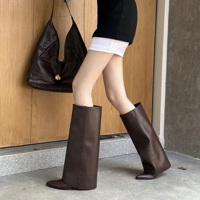 Children's pointed toe wedge heel boots in solid colour microfiber, available in black and brown