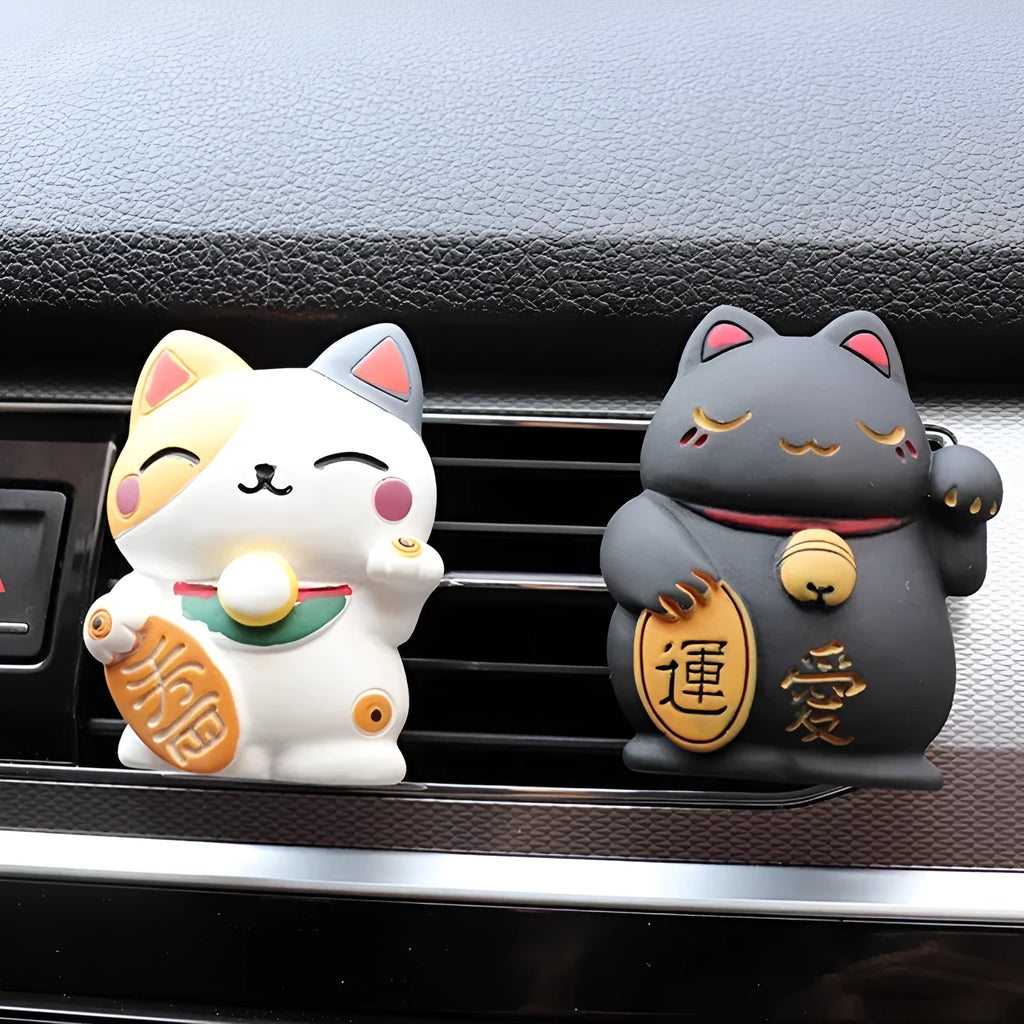 Resin fortune cat car vent clip aromatherapy diffuser in black or white design