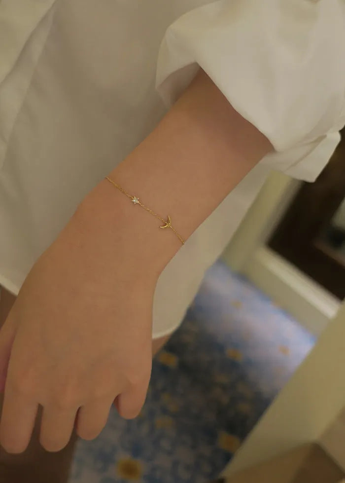 S925 sterling silver gold-plated moon and star bracelet on a white background, adjustable chain