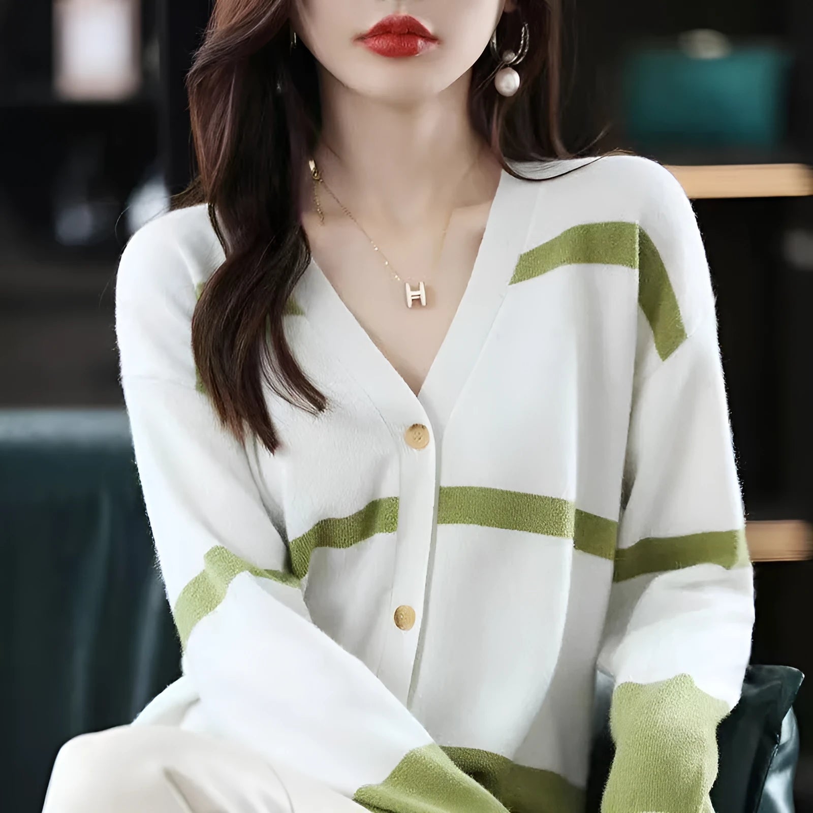 Women's striped V-neck knitted cardigan in slim fit with 3D pattern