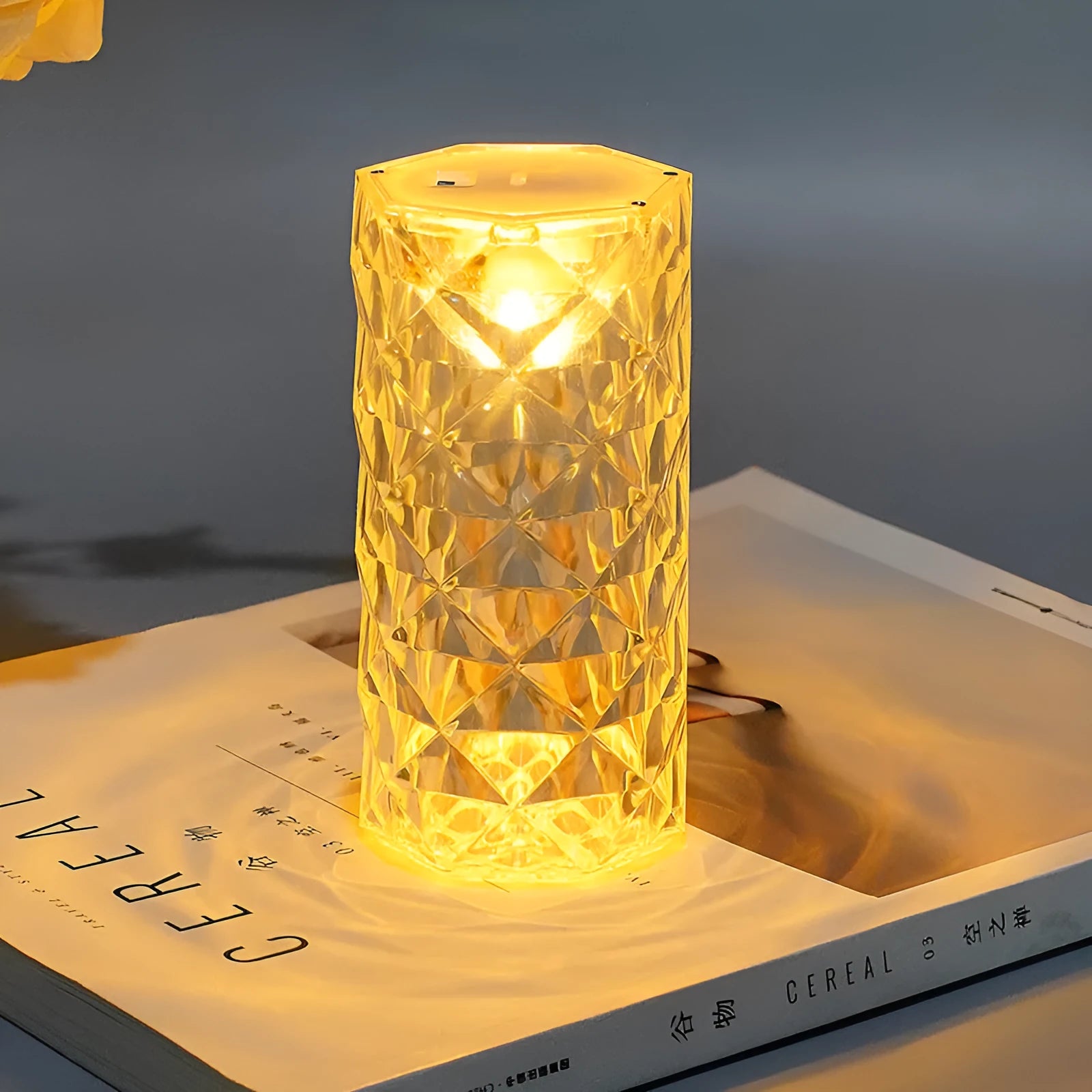Crystal rose atmosphere lamp with plastic lampshade, 12cm tall, battery-powered, emitting warm yellow light