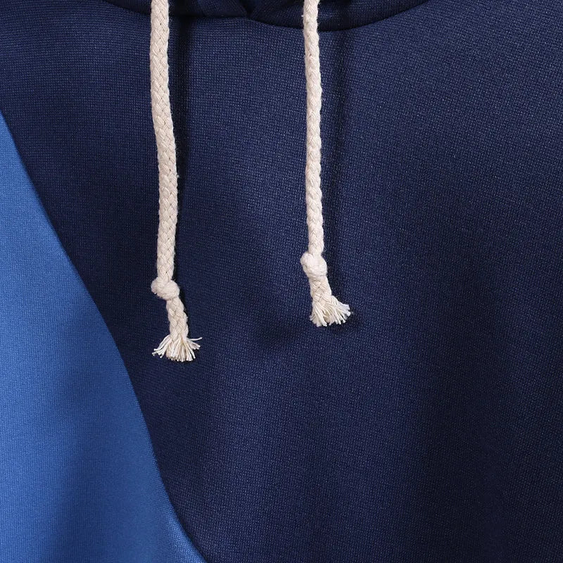 Casual men's loose hooded pullover sweater in blue-white with geometric colour-blocked stitching and save pockets