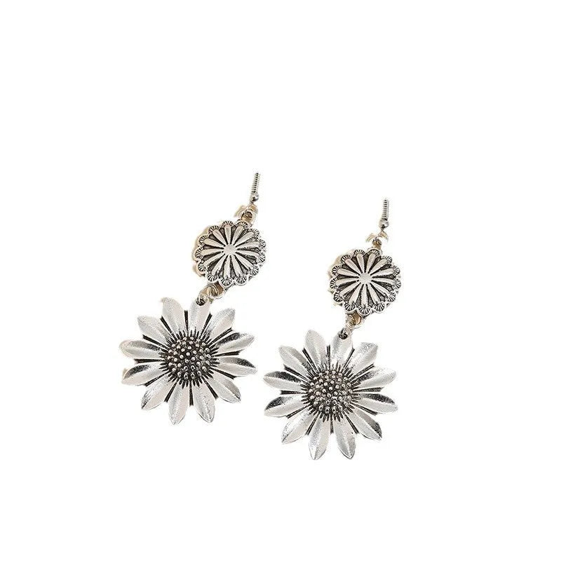Retro sunflower earrings in silver or gold zinc alloy with a flower shape for women
