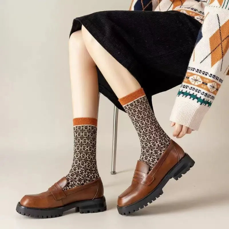 Women's mid-calf combed cotton double-knit retro ripple socks in mixed colours, jacquard pattern