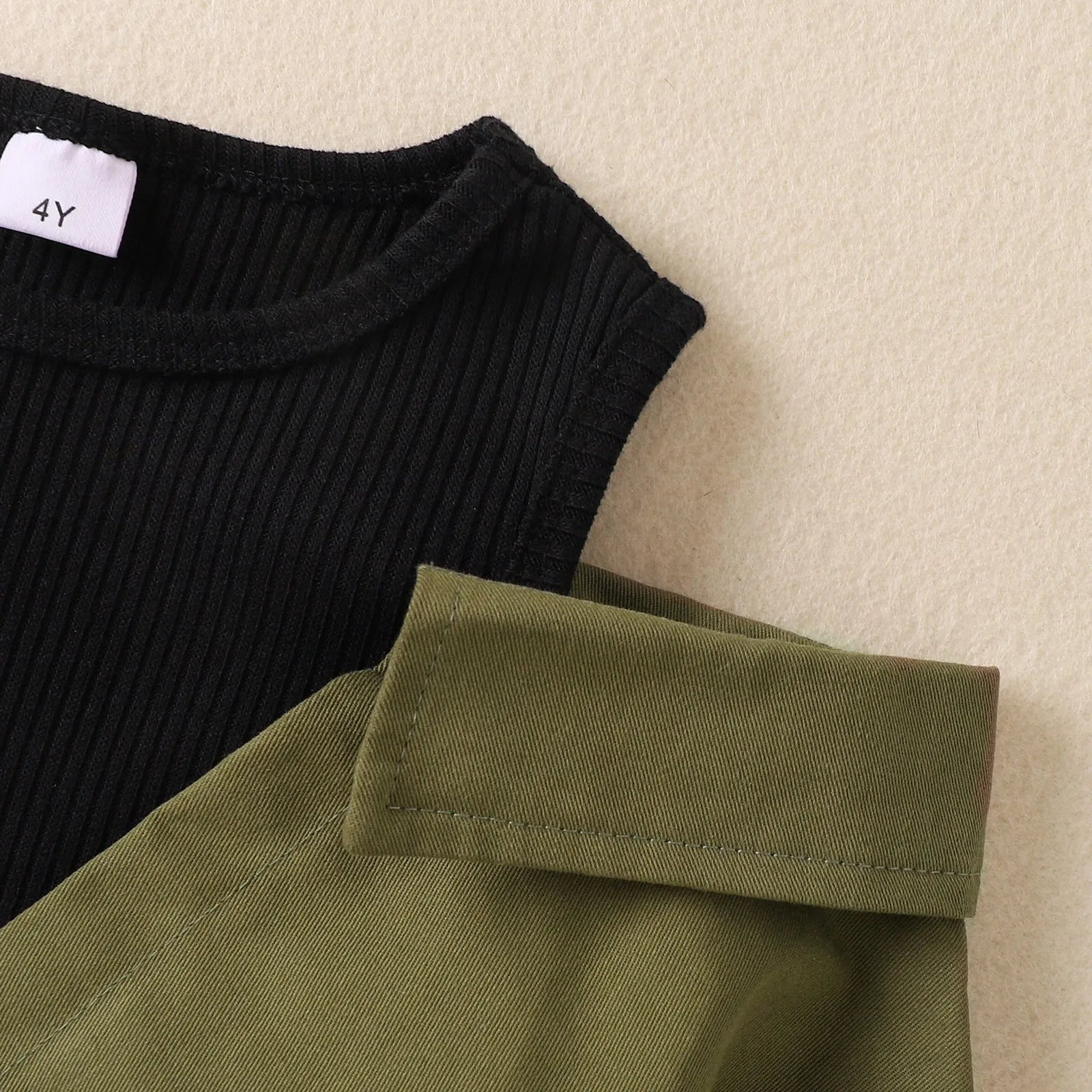 Children's off-shoulder long sleeve dress in military green cotton fabric, pullover style, suitable for ages 4 to 7 years