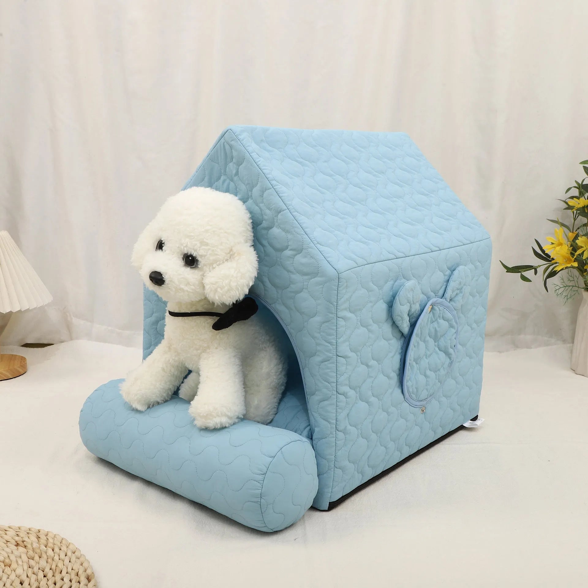 Cartoon cute closed pet house 55x38x48cm in white for pets 2-6kg