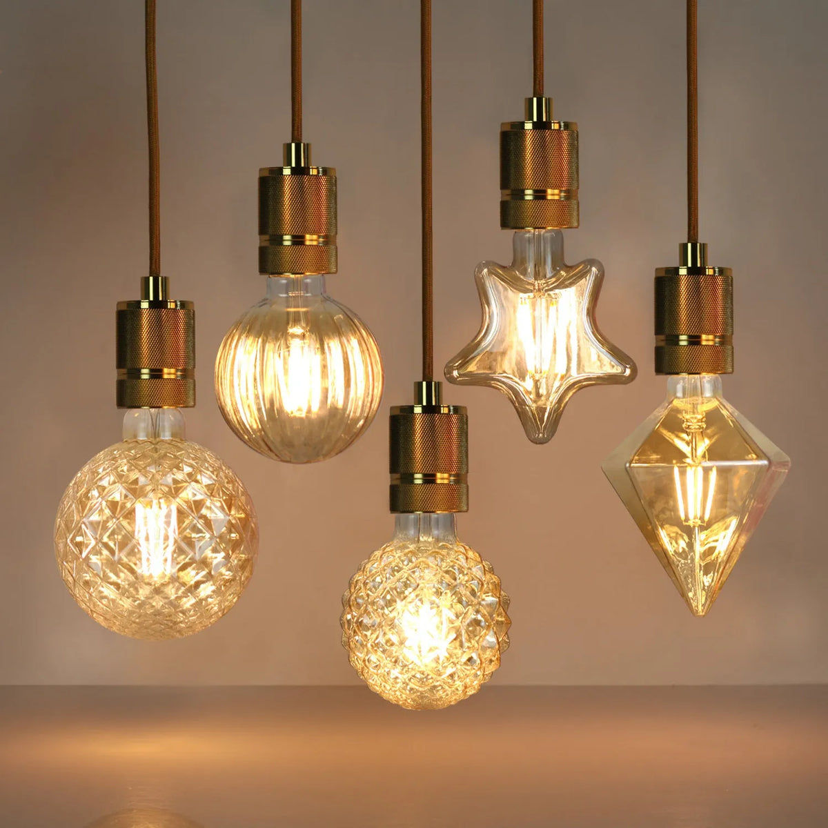 Retro glass lamp shaped bulb 220V 4W 360lm 110x160mm in a decorative shaped design