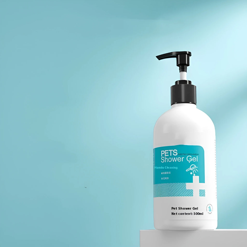White bottle of cat bath lotion pet shampoo with 500ml capacity anti depilation and deodorising formula