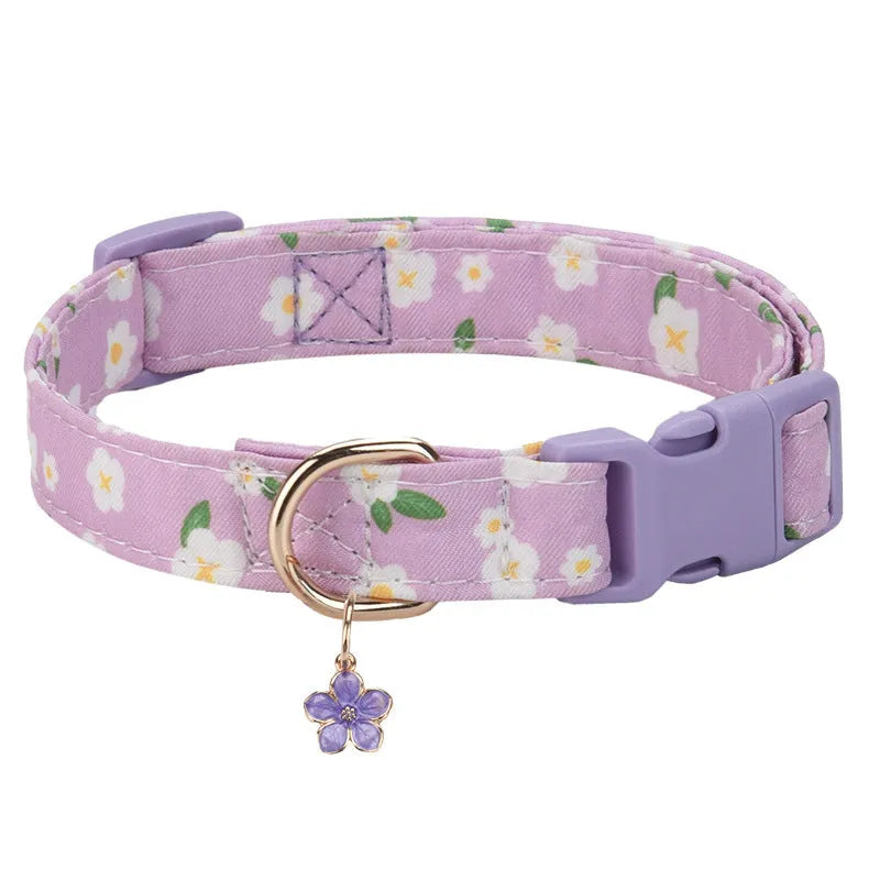 Adjustable dog collar with floral pattern in Strawberry colour on a white background