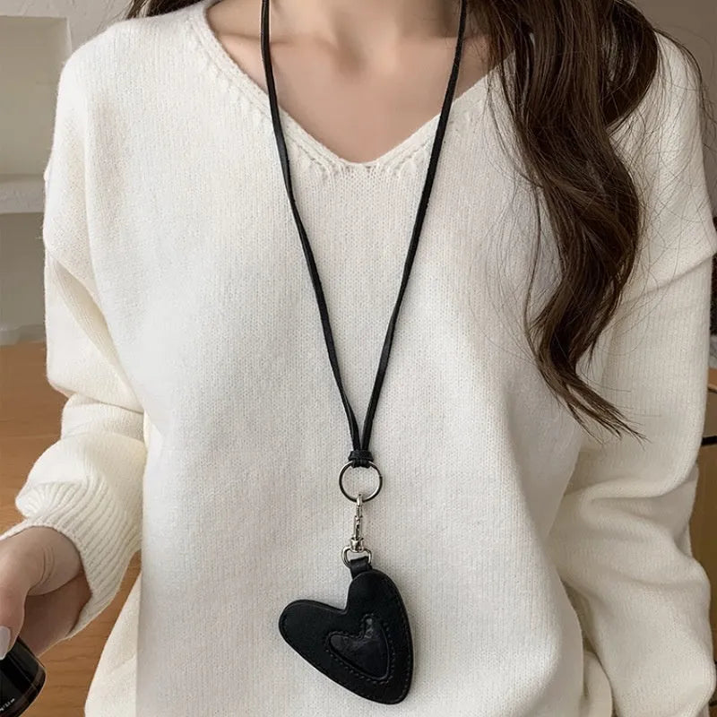 Mini coin purse necklace with heart shape, clavicle chain, black cat design, mixed materials, handmade pendant jewellery