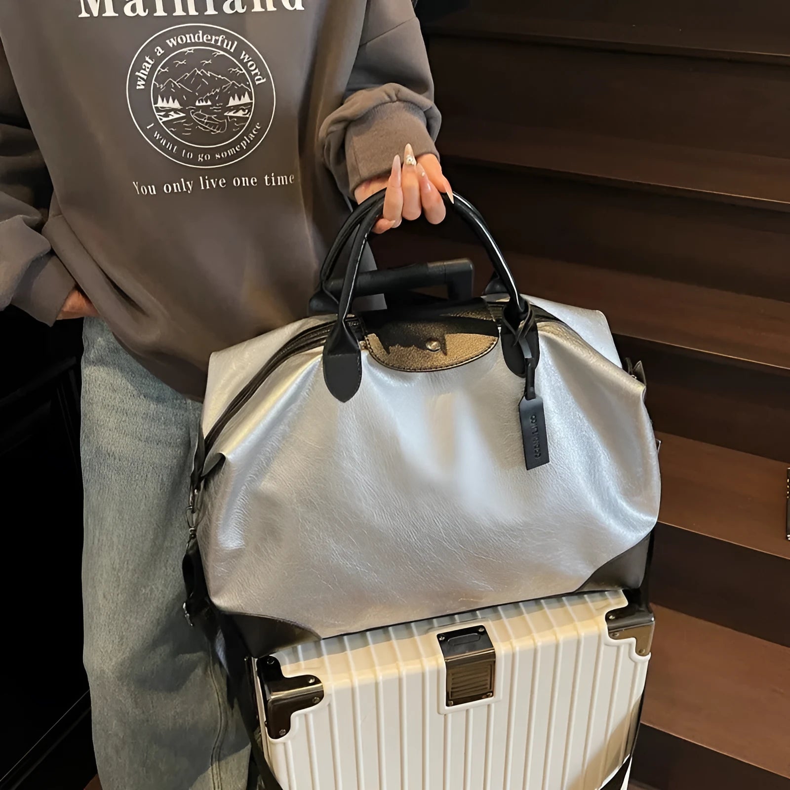 Women's hand-carry travel bag with 36-55L capacity in black or silver colour