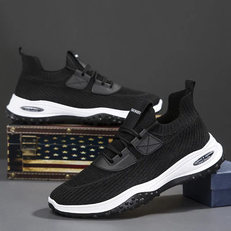 Flyknit breathable low top casual running shoes in black colour with round toe and lace-up design