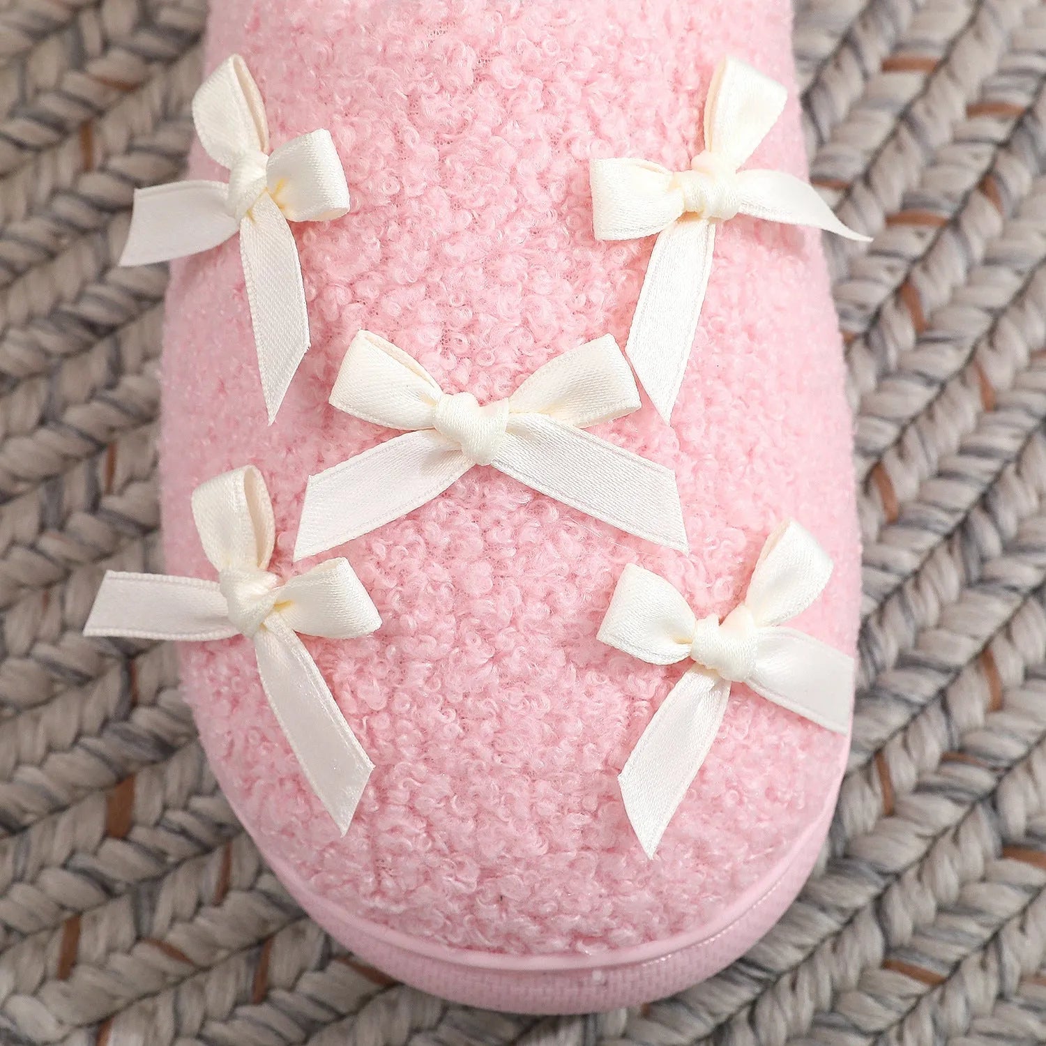 Women's Korean style bow slippers in white and pink, plush upper, TPR sole, flat heel, sizes 36-45