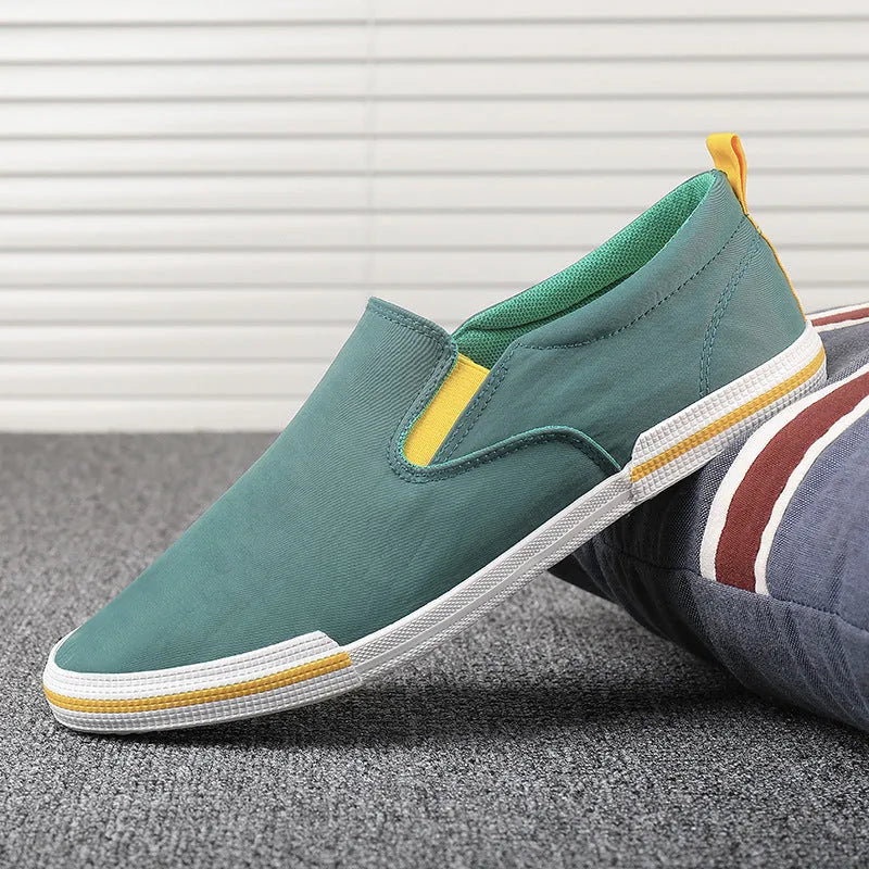 Men's low-top canvas casual shoes in grey colour with vulcanised rubber sole and round-toe design