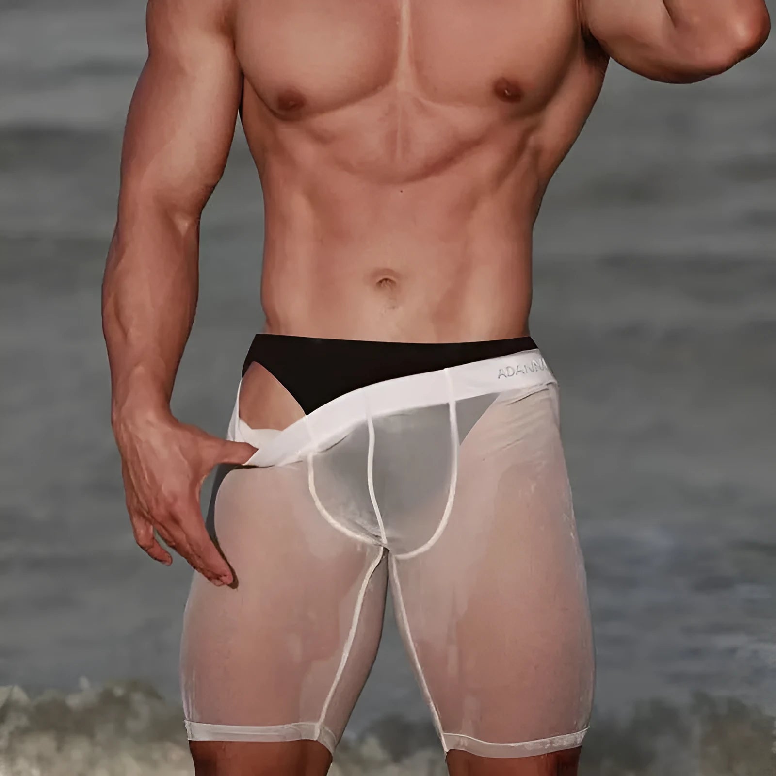 Men's solid colour seamless mesh home shorts in knitted nylon fabric
