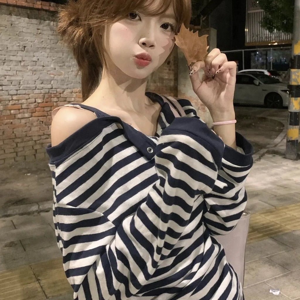 Dark blue oversized women's long-sleeved T-shirt with Korean-style embroidery and stripes.