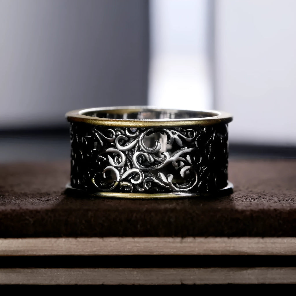 Creative retro hollow pattern alloy men's ring in black gold colour separation