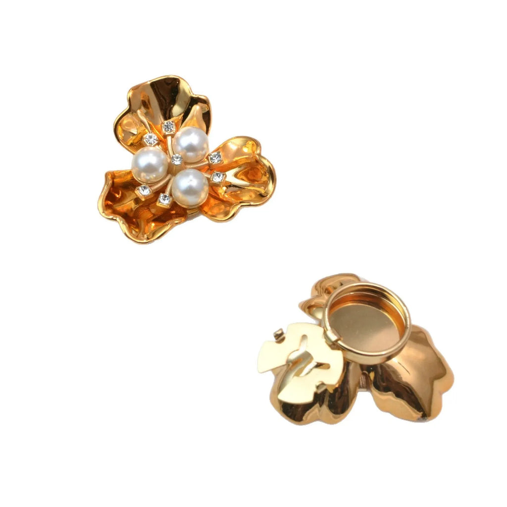 Metal cufflinks with pearl three-flap printed motif, electroplated finish, colour shown white