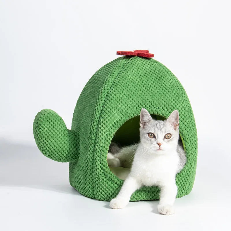 Cactus-shaped enclosed cat bed with plush interior and faux fur lining in green colours