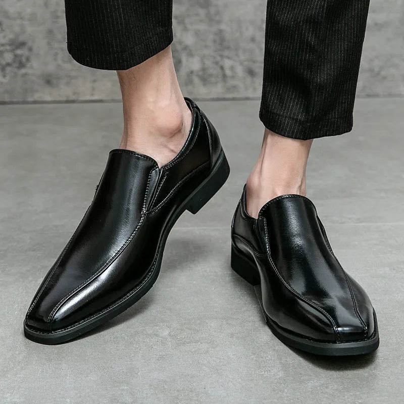 Men's patent leather pointed toe casual shoe in black, breathable waterproof, rubber sole, low tube design