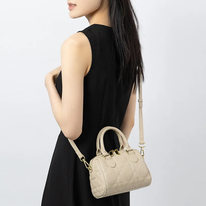 Genuine leather rhombus Boston shoulder messenger bag in cowhide, black colour, 18x11x14cm