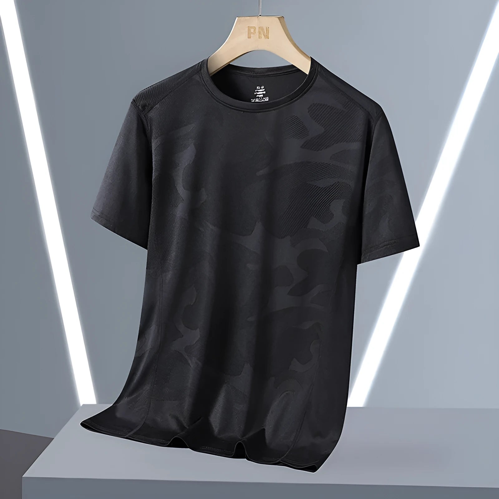 Men's loose fit camouflage print short sleeve T-shirt in quick-drying nylon fabric.